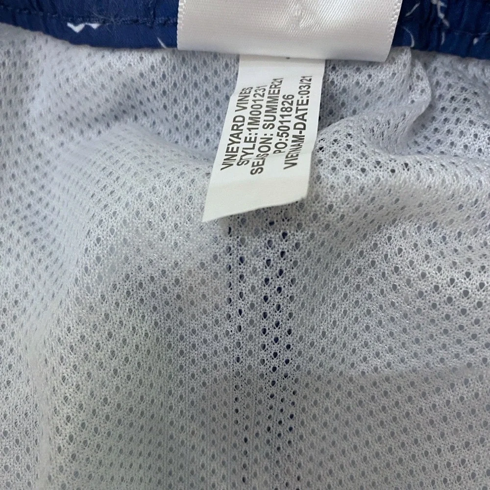vineyard vines Blue Sailboat Whale Printed Lined 7